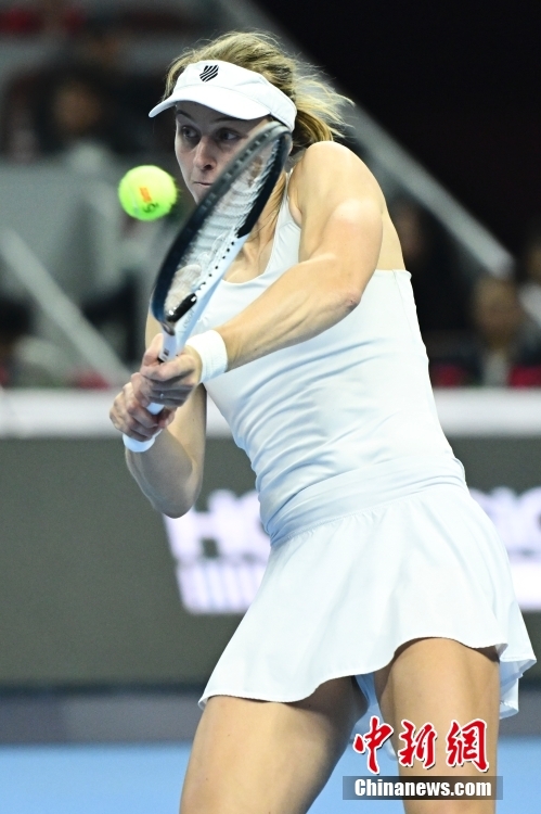 表现尤其出 表现尤其出