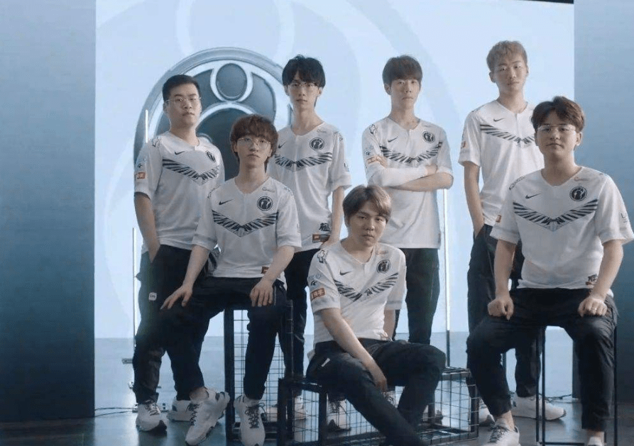 的后防线问 的后防线问