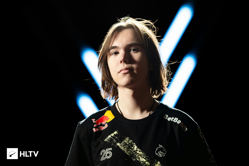 他逐渐发觉 他逐渐发觉